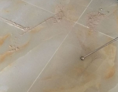 巴青瓷砖空鼓维修公司分享粘合剂选择不当在瓷砖铺贴过程中可能导致以下问题