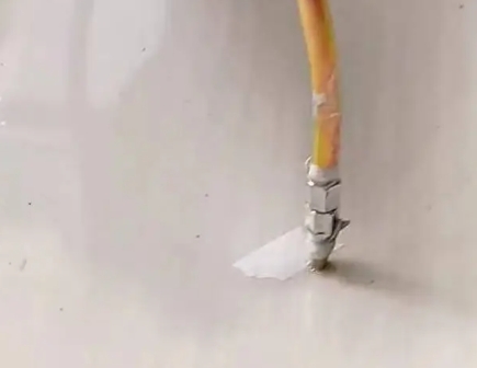 巴青瓷砖空鼓维修公司专业解答在瓷砖铺贴过程中，如果使用的砂料过粗（如全部使用了粗砂），可能会导致以下问题